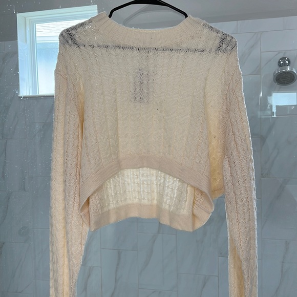 Danielle Bernstein cropped mock neck cable sweater - Picture 3 of 4